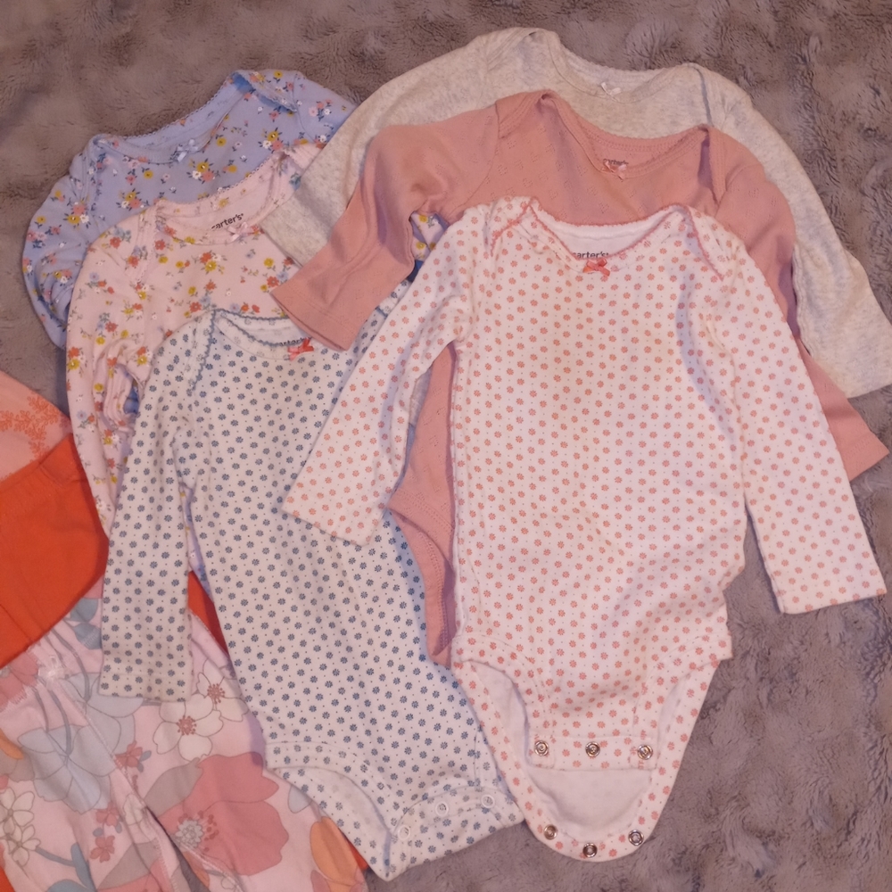 Huge Lot of 6 Carter's Onesies and 3 Leggings/Bottoms Size 9M - Picture 6 of 7